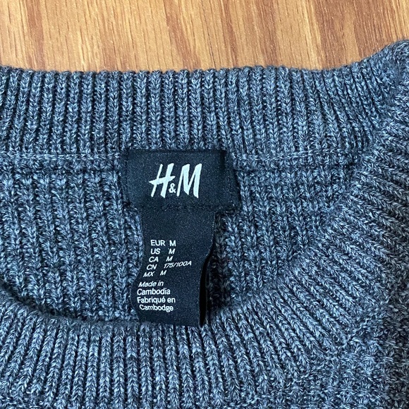 🔥SALE🔥 H&M Men’s Sweater Grey, sM - Picture 2 of 3